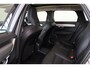 Volvo V90 T6 Recharge AWD Ultra Dark - Panorama/schuifdak - IntelliSafe Assist & Surround - 360º Camera - Adaptieve LED koplampen - Verwarmde voorstoelen, stuur & achterbank - Parkeersensoren voor & achter - Elektr. bedienb. voorstoelen met geheugen - Head up display - Elektr. inklapbare trekhaakk - 19' LMV