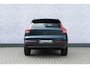 Volvo XC40 B4 Plus Black Edition 197 pk | Op voorraad | Extra getint glas | 20" velgen | Connect suède-textiel/Microtech-bekleding | Google Maps en Google Play Store
