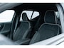 Volvo XC40 B4 Plus Black Edition 197 pk | Op voorraad | Extra getint glas | 20" velgen | Connect suède-textiel/Microtech-bekleding | Google Maps en Google Play Store