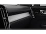 Volvo XC40 B4 Plus Black Edition 197 pk | Extra getint glas | 20" velgen | Connect suède-textiel/Microtech-bekleding | Google Maps en Google Play Store