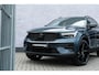 Volvo XC40 B4 Plus Black Edition 197 pk | Op voorraad | Extra getint glas | 20" velgen | Connect suède-textiel/Microtech-bekleding | Google Maps en Google Play Store