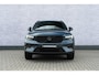 Volvo XC40 B4 Plus Black Edition 197 pk | Op voorraad | Extra getint glas | 20" velgen | Connect suède-textiel/Microtech-bekleding | Google Maps en Google Play Store