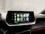 Peugeot 208 1.2 PureTech GT Sport Automaat (PANORAMADAK, VIRTUAL COCKPIT, APPLE CARPLAY, GROOT NAVI, LEDER, 360 CAMERA, SPORTSTOELEN, GETINT GLAS, KEYLESS, ZWART HEMEL, NIEUWSTAAT)