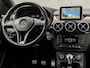 Mercedes-Benz B-klasse 200 Ambition Sport 157Pk (GROOT NAVI, CLIMATE, CAMERA, STOELVERWARMING, LEDEREN SPORTSTOELEN, HARMAN/KARDON, XENON, ZWART HEMEL, NIEUWSTAAT)