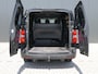 Peugeot Expert 2.0 BlueHDI 145 Long Premium | Dubbele Cabine | Dubbele schuifdeur | 6-Persoons! | Camera | Trekhaak | Dodehoek Detectie | Navigatie | Cruise Control
