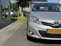 Toyota Yaris 1.3 16v VVT-i Dynamic | Cruise control, Climate control, Trekhaak, Camera, Licht en regensensor