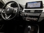 BMW X1 xDrive25e Sportline 221Pk Automaat (GROOT NAVI, HEAD-UP DISPLAY, DEALER ONDERHOUDEN, LEDEREN SPORTSTOELEN, CAMERA, STOELVERWARMING, GETINT GLAS, TREKHAAK, CRUISE, NIEUWSTAAT)