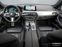 BMW 5-Serie Touring 520i M-Sport Pano Individual 20" Trekhaak Head-up HK Memory Camera