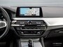 BMW 5-Serie Touring 520i M-Sport Pano Individual 20" Trekhaak Head-up HK Memory Camera