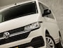Volkswagen Transporter 2.0 TDI L1H1 28 Highline 150Pk Automaat (APPLE CARPLAY, GROOT NAVI, 3 ZITS, ADAPTIVE CRUISE, PARKEERSENSOREN, LM VELGEN, NIEUWE APK, NIEUWSTAAT)
