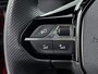 Peugeot e-2008 EV GT 50 kWh 136 pk | Navigatie | Elektrisch Glazen Panoramadak | Accu 98% | Achteruitrijcamera | Parkeersensoren Voor en Achter | LED Koplampen | Keyless Start | Dodehoek Detectie | Climate Control | 17" Lichtmetalen Velgen | Apple Carplay/Android Auto |