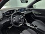 Peugeot e-2008 EV GT 50 kWh 136 pk | Navigatie | Elektrisch Glazen Panoramadak | Accu 98% | Achteruitrijcamera | Parkeersensoren Voor en Achter | LED Koplampen | Keyless Start | Dodehoek Detectie | Climate Control | 17" Lichtmetalen Velgen | Apple Carplay/Android Auto |
