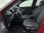 Peugeot e-2008 EV GT 50 kWh 136 pk | Navigatie | Elektrisch Glazen Panoramadak | Accu 98% | Achteruitrijcamera | Parkeersensoren Voor en Achter | LED Koplampen | Keyless Start | Dodehoek Detectie | Climate Control | 17" Lichtmetalen Velgen | Apple Carplay/Android Auto |