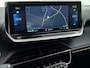 Peugeot e-2008 EV GT 50 kWh 136 pk | Navigatie | Elektrisch Glazen Panoramadak | Accu 98% | Achteruitrijcamera | Parkeersensoren Voor en Achter | LED Koplampen | Keyless Start | Dodehoek Detectie | Climate Control | 17" Lichtmetalen Velgen | Apple Carplay/Android Auto |