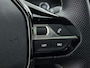 Peugeot e-2008 EV GT 50 kWh 136 pk | Navigatie | Elektrisch Glazen Panoramadak | Accu 98% | Achteruitrijcamera | Parkeersensoren Voor en Achter | LED Koplampen | Keyless Start | Dodehoek Detectie | Climate Control | 17" Lichtmetalen Velgen | Apple Carplay/Android Auto |