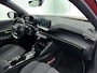Peugeot e-2008 EV GT 50 kWh 136 pk | Navigatie | Elektrisch Glazen Panoramadak | Accu 98% | Achteruitrijcamera | Parkeersensoren Voor en Achter | LED Koplampen | Keyless Start | Dodehoek Detectie | Climate Control | 17" Lichtmetalen Velgen | Apple Carplay/Android Auto |