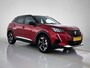 Peugeot e-2008 EV GT 50 kWh 136 pk | Navigatie | Elektrisch Glazen Panoramadak | Accu 98% | Achteruitrijcamera | Parkeersensoren Voor en Achter | LED Koplampen | Keyless Start | Dodehoek Detectie | Climate Control | 17" Lichtmetalen Velgen | Apple Carplay/Android Auto |