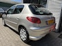 Peugeot 206 1.4 Forever -5DRS.-AIRCO-ELEK. RAMEN VOOR-ORIGINEEL NEDERLANDS!-DEALER ONDERHOUDEN!-ETC.