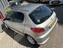 Peugeot 206 1.4 Forever -5DRS.-AIRCO-ELEK. RAMEN VOOR-ORIGINEEL NEDERLANDS!-DEALER ONDERHOUDEN!-ETC.