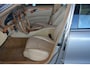 Mercedes-Benz E-klasse 280 Elegance YOUNGTIMER Nederlandse auto 150738 NAP laatste beurt pas gehad met oa Harman Kardon audio pdc navigatie stoelverwarming elektr verstelbare stoelen met memory automaat onderhoudshistorie compl