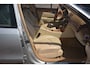 Mercedes-Benz E-klasse 280 Elegance YOUNGTIMER Nederlandse auto 150738 NAP laatste beurt pas gehad met oa Harman Kardon audio pdc navigatie stoelverwarming elektr verstelbare stoelen met memory automaat onderhoudshistorie compl