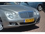 Mercedes-Benz E-klasse 280 Elegance YOUNGTIMER Nederlandse auto 150738 NAP laatste beurt pas gehad met oa Harman Kardon audio pdc navigatie stoelverwarming elektr verstelbare stoelen met memory automaat onderhoudshistorie compl