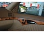 Mercedes-Benz E-klasse 280 Elegance YOUNGTIMER Nederlandse auto 150738 NAP laatste beurt pas gehad met oa Harman Kardon audio pdc navigatie stoelverwarming elektr verstelbare stoelen met memory automaat onderhoudshistorie compl