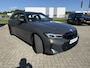 BMW 3-Serie Touring 330e M Sport Trekhaak 19 Inch Carplay Achteruitrijcamera M Performance Stoelen Head-Up Display Dravit Grau Metallic Keyless Entry