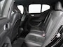 Volvo XC40 1.5 T2 R-Design / Adaptive Cruise / Keyless / BLIS / Nubuck Bekleding / Verwarmbare Stoelen + Stuur / Pilot Assist / Getint Glas /