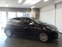 Peugeot 208 1.2 PureTech Signature, Dealer onderhouden, Navigatie, Cruise controle, Airco, Elek ramen, Lm velgen 16'', Pdc, Trekhaak, 49.000km Uniek!! Bovag afleverpakket 695,-