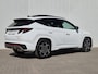 Hyundai Tucson 1.6 T-GDI PHEV Plug-in N Line Sky 4WD Automaat / Accu SoH 100% / Glazen schuif- en kanteldak / Apple Carplay Android Auto / Stuur- en Stoelverwarming / Rondomzicht camera / Elektrische achterklep / Trekgewicht 1350kg /
