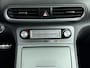 Hyundai Kona Electric EV Limited 64 kWh | 3-Fase !| Navigatie | Achteruit camera | Apple carplay | Stoel verwarming/verkoeling |