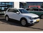 Volkswagen Tiguan 1.5 TSI Comfortline Business 96KW/130PK, trekhaak, 17 LMV, privacy glas, NL Auto 2e eigenaar door ons nieuw geleverd en onderhouden, elektrische achterklep, achteruitrijcamera, chrome dakrailing + sierlijsten, privacy glas, 3 zone climatronic, navigatie, parkeersensoren voor en achter privacy glas