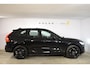 Volvo XC60 T6 350PK Automaat AWD Plus Black Edition / Adaptieve cruise control / Harman Kardon / BLIS / Panoramadak / Apple carplay  / Elektrische achterklep / Elektrische stoelen met geheugen / Stoel en stuurwielverwarming / 21” velgen /