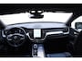 Volvo XC60 T6 350PK Automaat AWD Plus Black Edition / Adaptieve cruise control / Harman Kardon / BLIS / Panoramadak / Apple carplay  / Elektrische achterklep / Elektrische stoelen met geheugen / Stoel en stuurwielverwarming / 21” velgen /