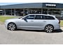 Volvo V90 T6 350 PK Plug-in hybrid AWD Ultra Dark Trekhaak | HUD | H&K | 360 Camera | Pano Dak | Leer