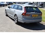 Volvo V90 T6 350 PK Plug-in hybrid AWD Ultra Dark Trekhaak | HUD | H&K | 360 Camera | Pano Dak | Leer