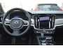 Volvo V90 T6 350 PK Plug-in hybrid AWD Ultra Dark Trekhaak | HUD | H&K | 360 Camera | Pano Dak | Leer