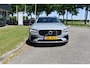 Volvo V90 T6 350 PK Plug-in hybrid AWD Ultra Dark Trekhaak | HUD | H&K | 360 Camera | Pano Dak | Leer