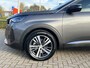 Peugeot 3008 1.2 Turbo 130 pk Automaat Allure Pack Navigatie Camera Carplay Adaptieve Cruise DAB Stoelverwarming Keyless Led 18 Inch Velgen Zwart Dak Parkeersensoren Getint Glas 1e Eigenaar in nieuwstaat