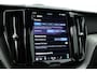 Volvo XC60 2.0 T8 Plug-in hybrid AWD Ultimate Dark | Luchtvering | Pano | B&W audio  | Head-up | Trekhaak | 360 camera