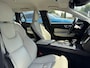 Volvo V60 2.0 T5 Momentum / Trekhaak / Leder / Navigatie / 18'' / Apple CarPlay / Parkeerhulp V+A / Stoelverwarming / Cruise Control