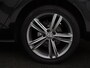 Volkswagen Golf 1.0 TSI R Line | Stoelverwarming | Carplay | Adaptive cruise | Navigatie | Full LED | Parkeerhulp | Climate control | Active Info Display