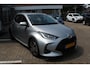 Toyota Yaris 1.5 HYBRID DYNAMIC LED-PAKKET CLIMA 16"LM-VELGEN KEYLESS CAMERA APPLE/ANDROID NL-AUTO