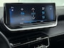 Peugeot 2008 SUV Allure 130 pk Automaat | Navigatie | Achteruitrijcamera | Parkeersensoren Voor en Achter | LED Koplampen | Keyless Entry/Start | Lederen Stuurwiel | Climate Control | Cruise Control | 17" Lichtmetalen Velgen | Apple Carplay/Android Auto |
