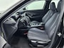 Peugeot 2008 SUV Allure 130 pk Automaat | Navigatie | Achteruitrijcamera | Parkeersensoren Voor en Achter | LED Koplampen | Keyless Entry/Start | Lederen Stuurwiel | Climate Control | Cruise Control | 17" Lichtmetalen Velgen | Apple Carplay/Android Auto |