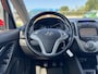 Hyundai ix20 1.4i Go! | Trekhaak | Navigatie | Achterbank Verstelbaar | Airco | Bluetooth Tel. | Elek. Ramen + Spiegels | Rijklaarprijs!