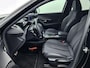 Peugeot e-2008 EV GT 54 kWh 156 pk | Navigatie | Achteruitrijcamera | Parkeersensoren Voor en Achter | Alcantara Bekleding | Sportstoelen | Full-LED Koplampen | Keyless Entry/Start | Dodehoek Detectie | Adaptieve Cruise Control | 18" Lichtmetalen Velgen | Apple Carplay/Android Auto |