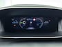 Peugeot e-2008 EV GT 54 kWh 156 pk | Navigatie | Achteruitrijcamera | Parkeersensoren Voor en Achter | Alcantara Bekleding | Sportstoelen | Full-LED Koplampen | Keyless Entry/Start | Dodehoek Detectie | Adaptieve Cruise Control | 18" Lichtmetalen Velgen | Apple Carplay/Android Auto |