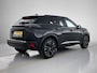 Peugeot e-2008 EV GT 54 kWh 156 pk | Navigatie | Achteruitrijcamera | Parkeersensoren Voor en Achter | Alcantara Bekleding | Sportstoelen | Full-LED Koplampen | Keyless Entry/Start | Dodehoek Detectie | Adaptieve Cruise Control | 18" Lichtmetalen Velgen | Apple Carplay/Android Auto |